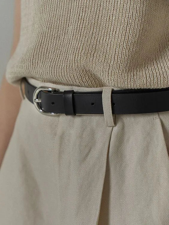 Basic leather belt. 