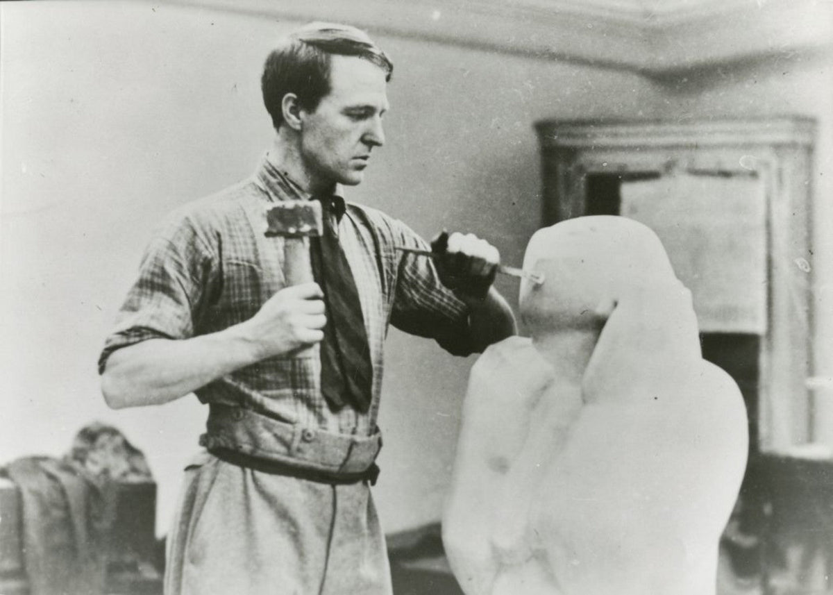 Henry Moore: Master of Modern Sculpture’s Monumental Forms – ArtRKL
