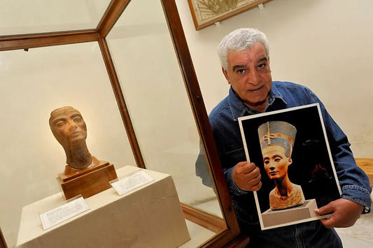 Hawass with Nefertiti's bust