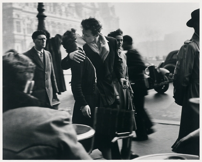 Robert Doisneau, The Kiss on the Sidewalk (Le Baiser du Trottoir), 1950 via  Art Institute of Chicago, Chicago, IL, USA.