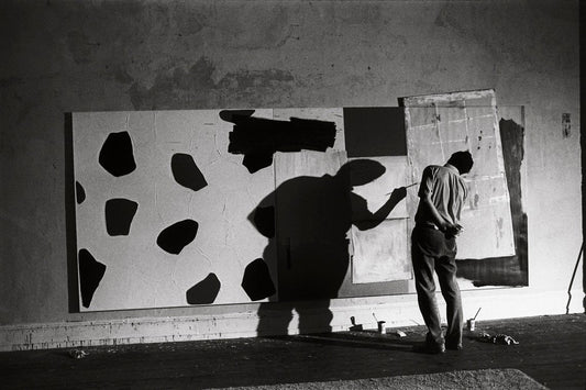 Ugo Mulas, Jasper Johns in his studio, 1967, © Ugo Mulas Heirs. All rights reserved.
