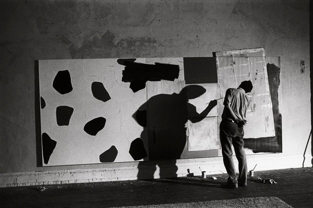 Ugo Mulas, Jasper Johns in his studio, 1967, © Ugo Mulas Heirs. All rights reserved.